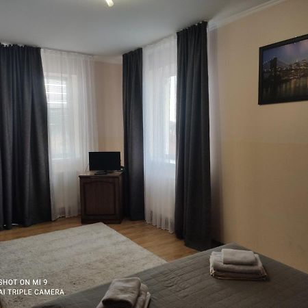 Apartments Domovik On Beregovskaya 3 Мукачево Экстерьер фото