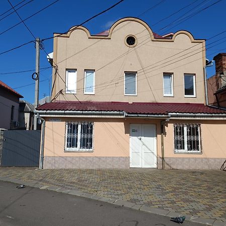 Apartments Domovik On Beregovskaya 3 Мукачево Экстерьер фото