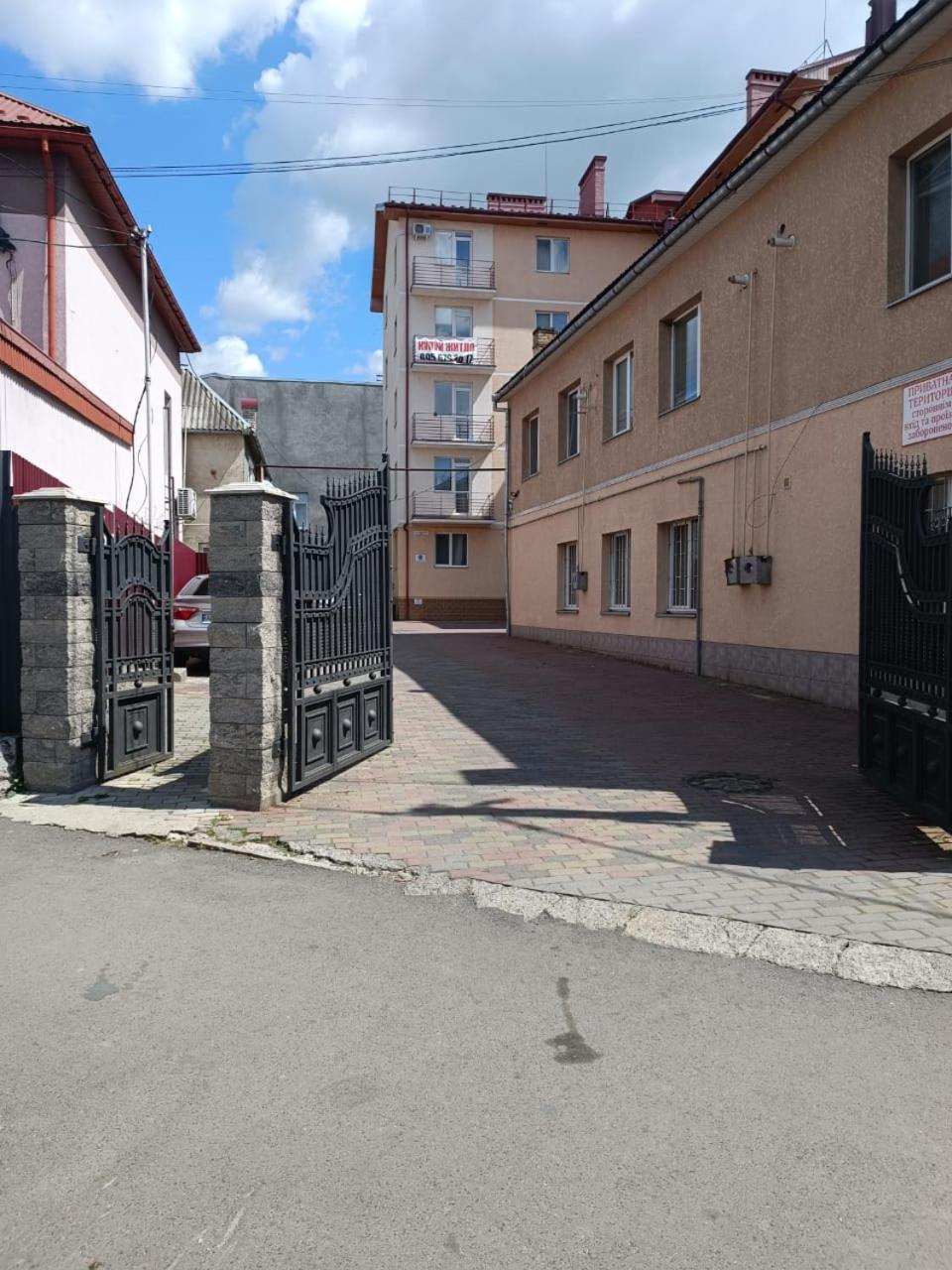 Apartments Domovik On Beregovskaya 3 Мукачево Экстерьер фото